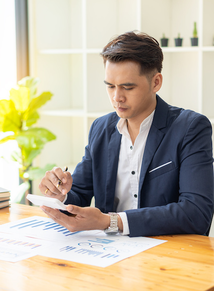 Hispanic Accountant Vertical